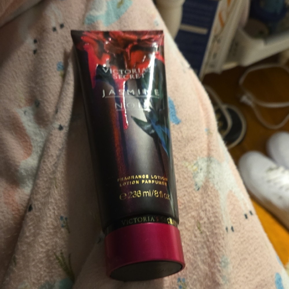 Victoria's Secret Jasmine Noir Fragrance Lotion - Black and Red
